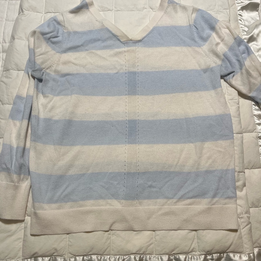 LOFT Light Blue and Cream V-Neck Sweater - Picture 3 of 5